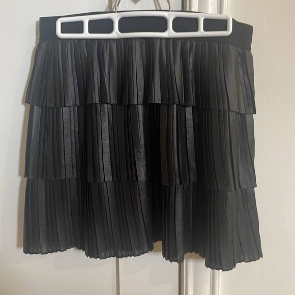 BCBG Maxazria Skirt - WORN ONCE! - Picture 2 of 5